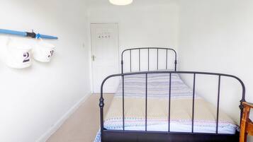 3 bedrooms, iron/ironing board, travel crib, free WiFi