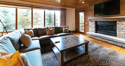 Luxury One Bedroom Corner Suite 1 Apartment Hotel by RedAwning