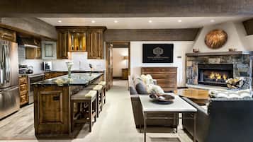 Suite, 2 Bedrooms | Living room | Fireplace