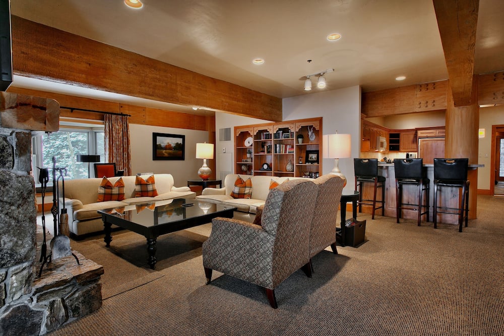 Two Bedroom Townhouse with Hot Tub 2 Townhouse by RedAwning
