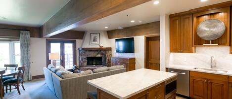 Suite, 1 Bedroom | Private kitchen | Coffee/tea maker