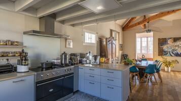 Réfrigérateur, four, plaque de cuisson, lave-vaisselle