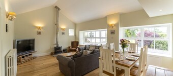 Garden Cottage  -  a cottage that sleeps 6 guests  in 3 bedrooms