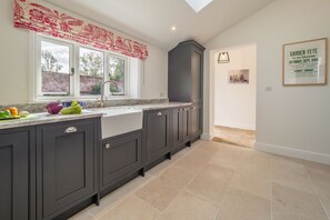 Interior - Holt Coach House - sleeps 4 guests  in 2 bedrooms (Colchester)