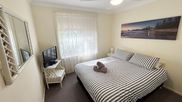4 bedrooms, WiFi, bed sheets