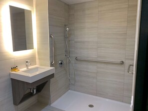 Standard Room, 1 King Bed, Accessible, Non Smoking | Bathroom | Free toiletries, hair dryer, towels - Best Western Plus Brooklyn-Prospect Park (Brooklyn)