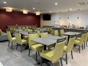 Free breakfast - Best Western Plus Brooklyn-Prospect Park (Brooklyn)