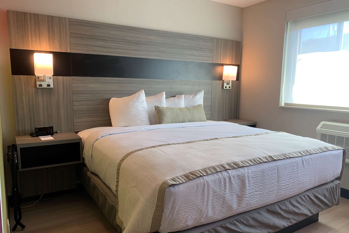 Standard Room, 1 King Bed, Non Smoking