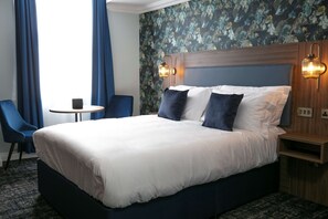 Egyptian cotton sheets, premium bedding, pillow-top beds, desk