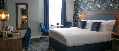 Egyptian cotton sheets, premium bedding, pillowtop beds, desk