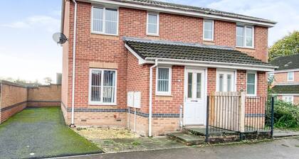Ammaculate 3 Bedroom Property Near Caltic Manor