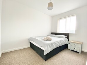 3 bedrooms, iron/ironing board, free WiFi, bed sheets