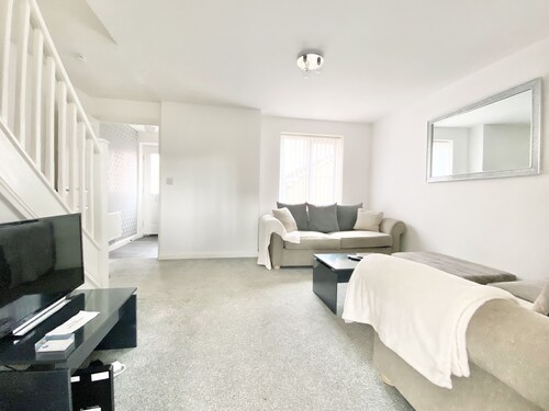 Ammaculate 3 Bedroom Property Near Caltic Manor