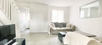 Ammaculate 3 Bedroom Property Near Caltic Manor