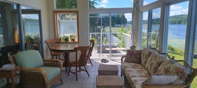 Seneca Riverfront Spa! Hot tub, Pool + Sauna.  Deep Water Docks and boat launch!