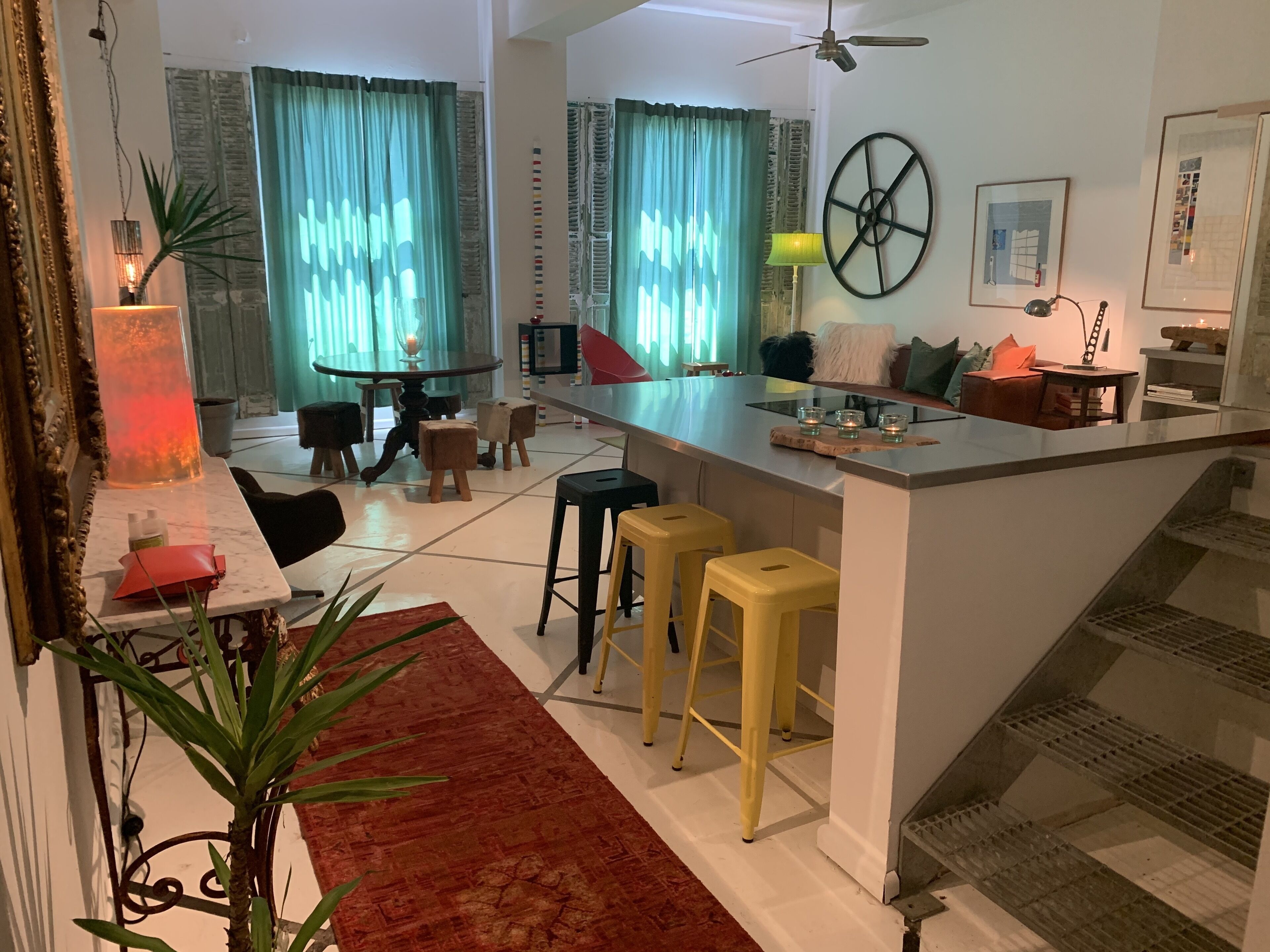 65 sqm warehouse apartment - walk to everything