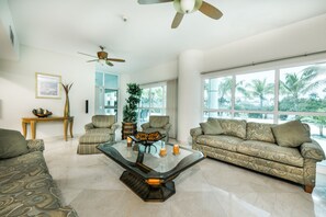 别墅 (Multiple Bedrooms) | 起居区 | 平板电视