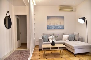 Living area - Filopappou Hill apt GTD8325 (Athens)