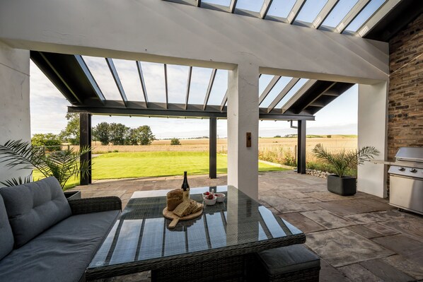 Terrace/patio - Relax in style admiring beautiful countryside in the Birthplace of Scotland (Arbroath)