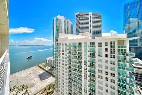 Chic Holiday Condo! View, Hot Tub, Pool, Game Room