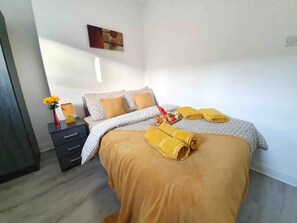 3 bedrooms, free WiFi, bed sheets - Lovely 3-bed Apartment in Coventry (Coventry)