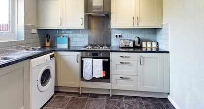 Tranquil Telford Retreat - 3 Bedroom House