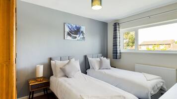 House | 3 bedrooms, iron/ironing board, free WiFi, bed sheets