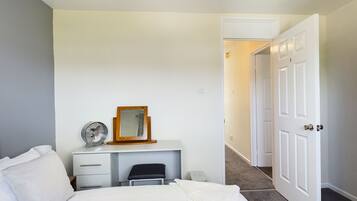 House | 3 bedrooms, iron/ironing board, free WiFi, bed sheets