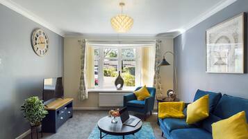 House | Living room | Flat-screen TV