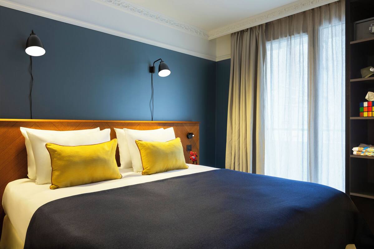 In-room safe, desk, soundproofing, free WiFi