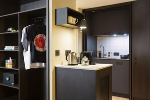 Chambre triple supérieure | Coffre-fort, bureau, système d’insonorisation, accès au Wi-Fi (inclus)