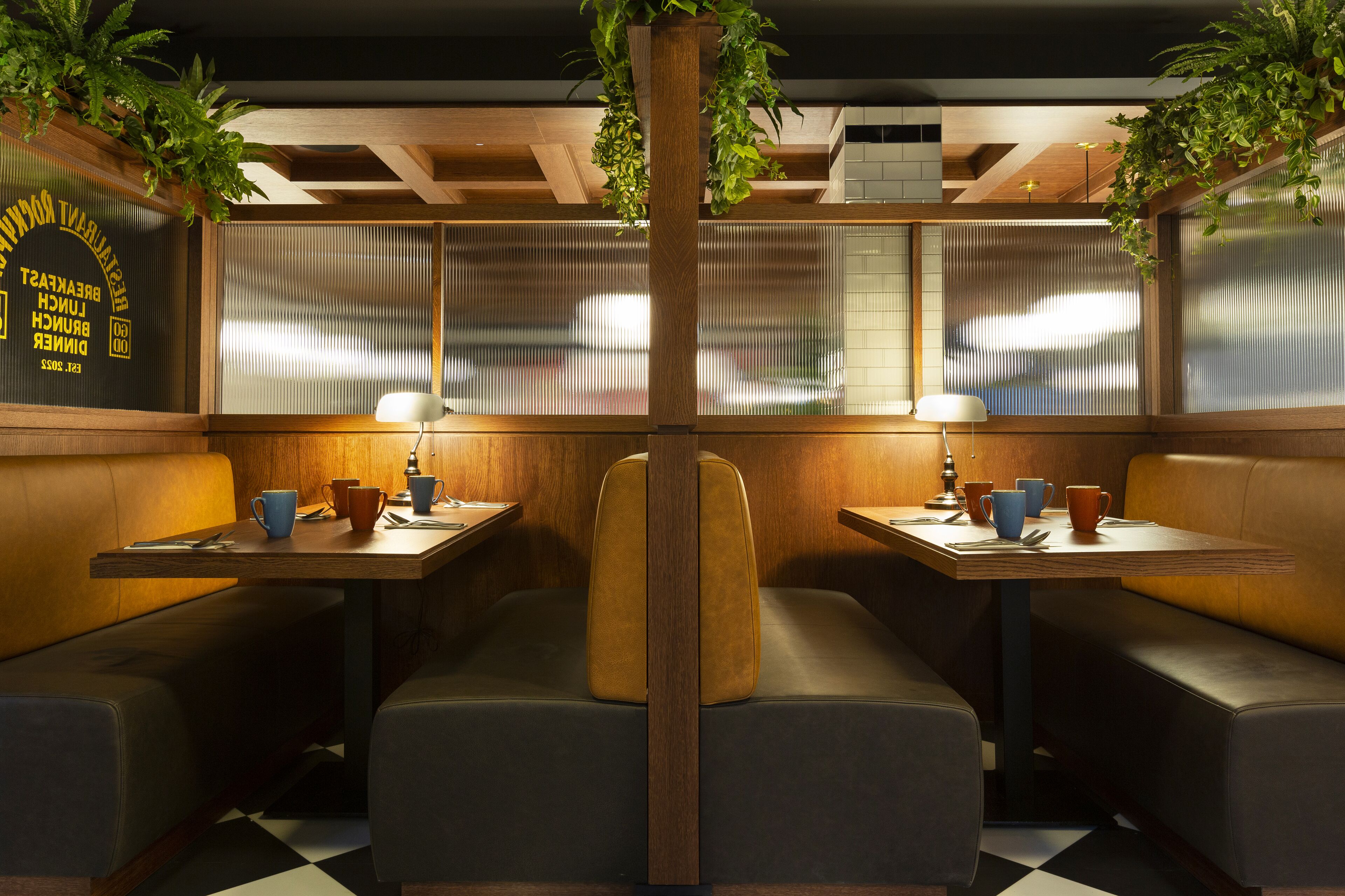 อาหารเช้าแบบบุฟเฟ่ต์ทุกวัน (EUR 18 ต่อคน)