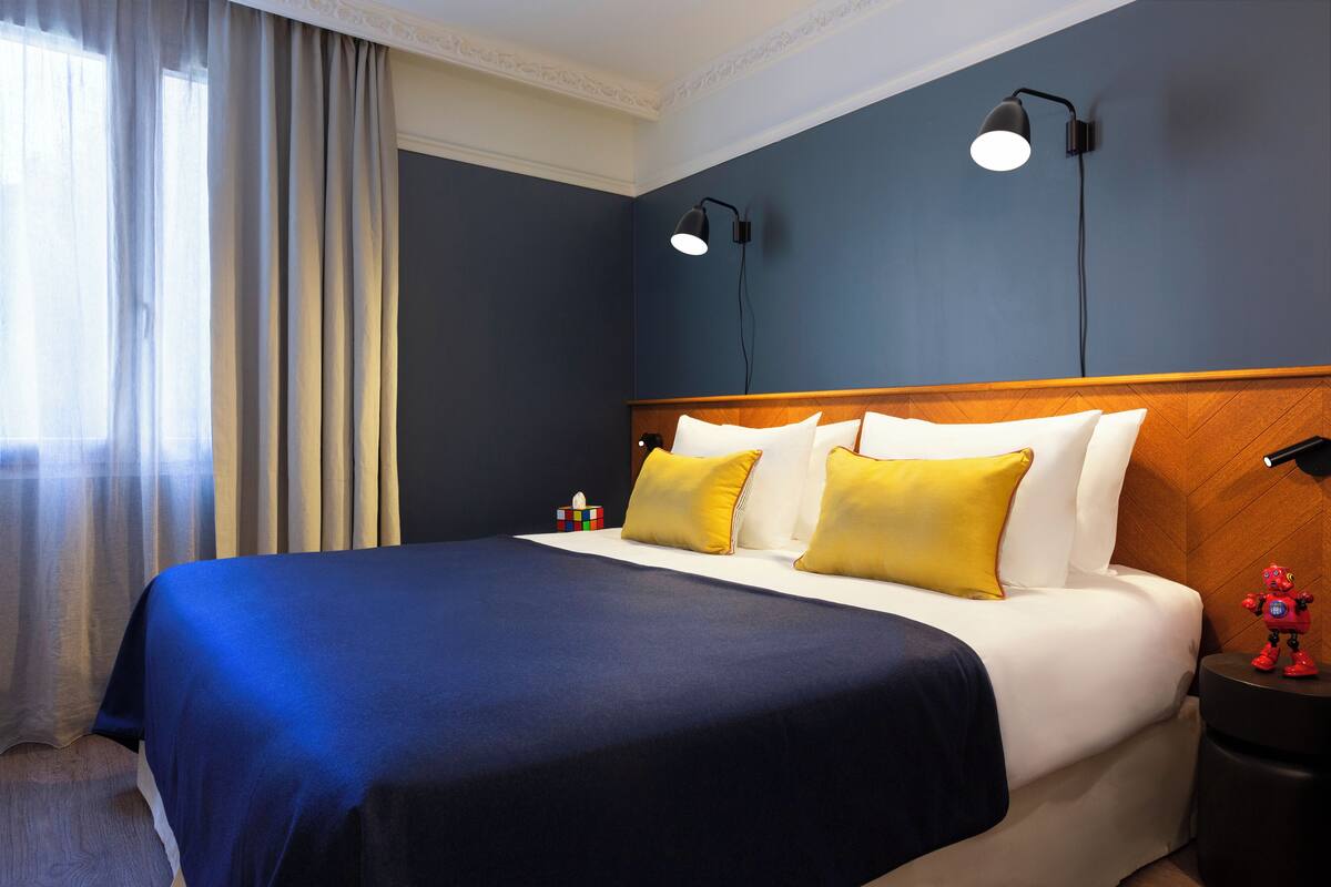 In-room safe, desk, soundproofing, free WiFi
