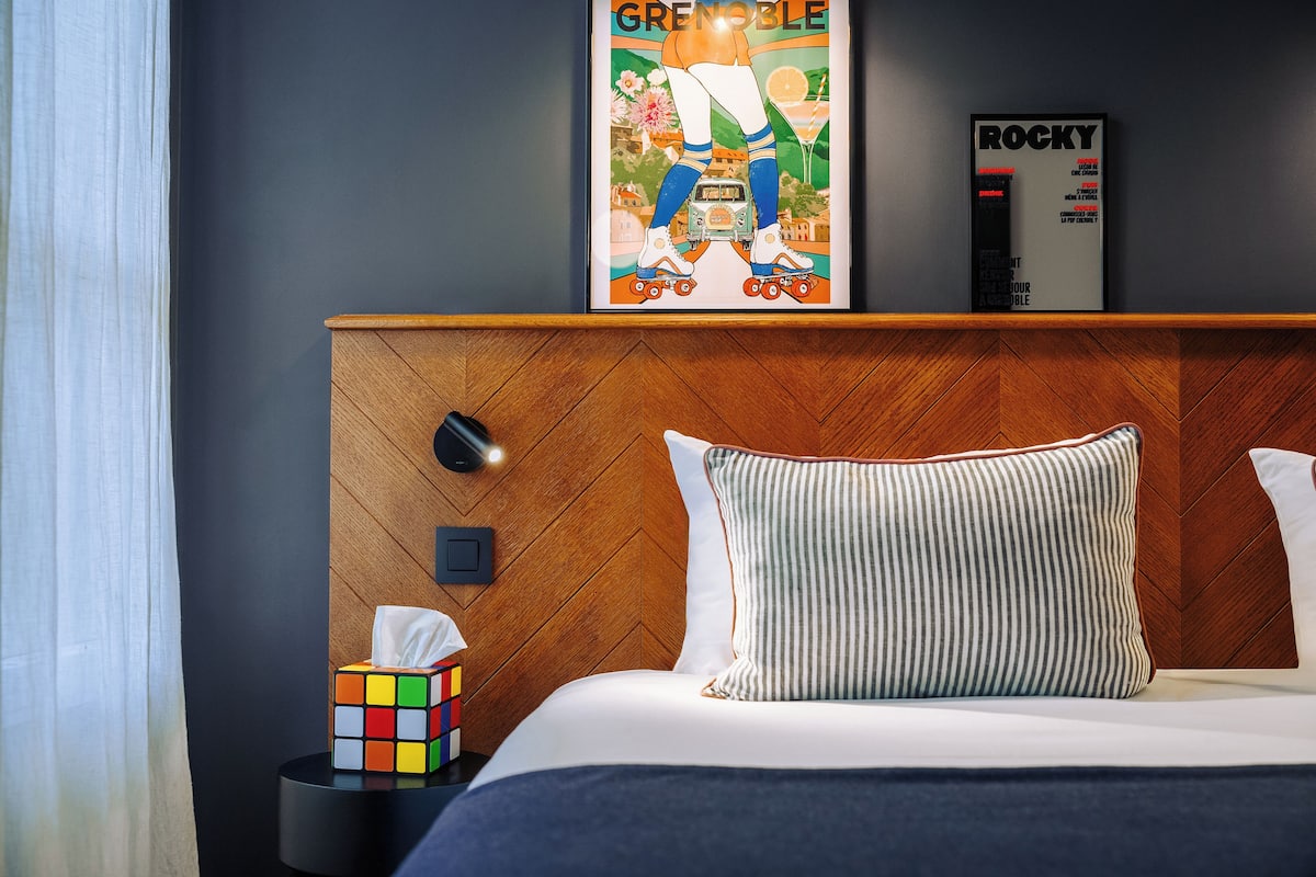 Classic Double Room Single Use | In-room safe, desk, soundproofing, free WiFi