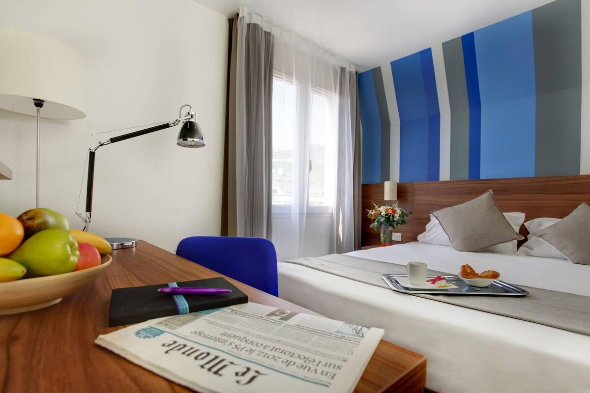 In-room safe, desk, soundproofing, free WiFi