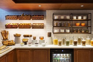 Tägliches Frühstücksbuffet gegen Gebühr