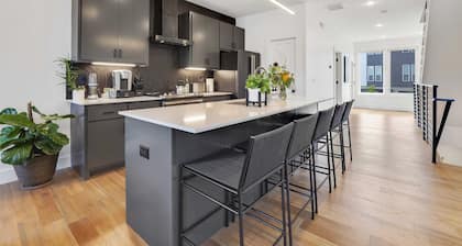 Local @ B - Urban Art Townhouse