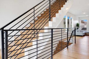 Interior - Local @ B - Urban Art Townhouse (Bentonville)