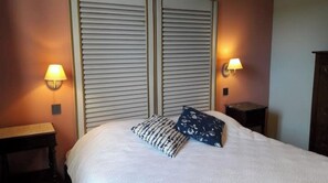 4 slaapkamers, een strijkplank/strijkijzer, gratis wifi, beddengoed