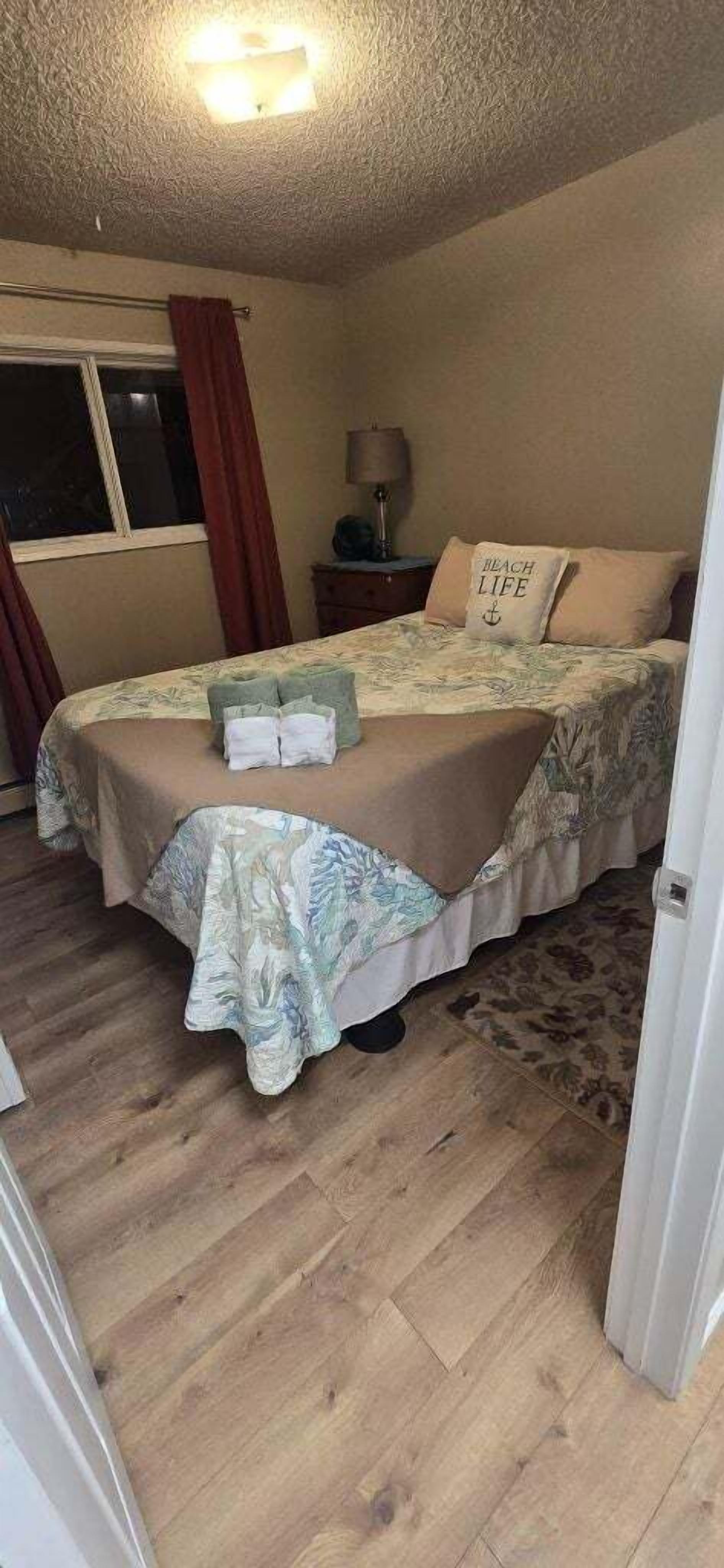 3 bedrooms, desk, iron/ironing board, free WiFi