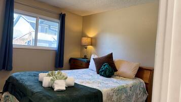 3 bedrooms, desk, iron/ironing board, WiFi (free)