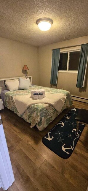 3 bedrooms, desk, iron/ironing board, free WiFi - Glacier Valley Rocks - Near Trails and the Mendenhall Glacier (Juneau)