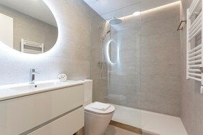 Bathtub, hair dryer, towels