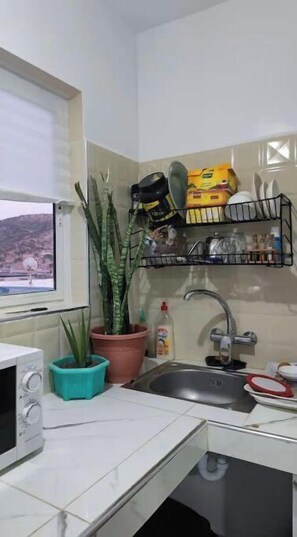 Micro-ondes, bouilloire électrique