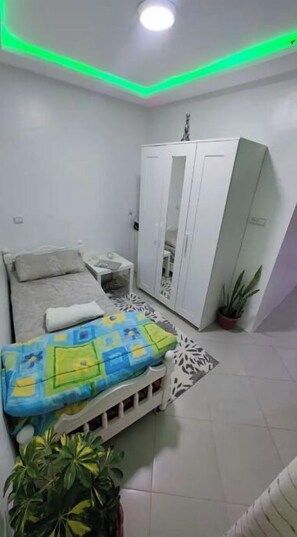 1 bedroom, WiFi - Roof top bedroom With privete kitchen n bath (Awrir)