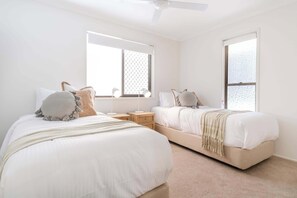 3 soveværelser, skrivebord, strygejern/strygebræt, weekendseng