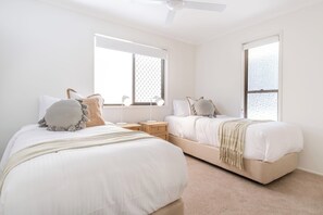 3 soveværelser, skrivebord, strygejern/strygebræt, weekendseng