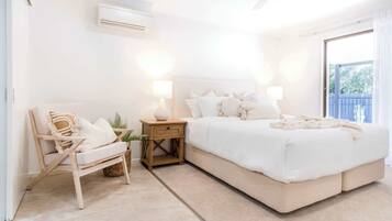 3 bedrooms, desk, iron/ironing board, travel cot