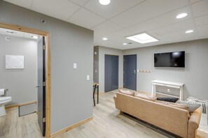 Interior - Modern Yankton Apartment Near Riverside Park! (Yankton)