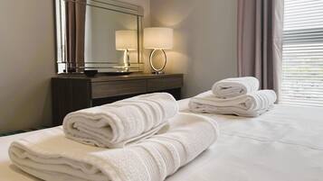 2 bedrooms, iron/ironing board, free WiFi, bed sheets